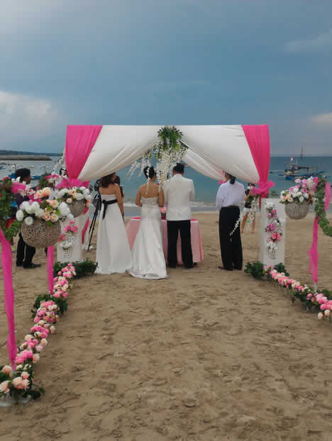beach wedding bali
